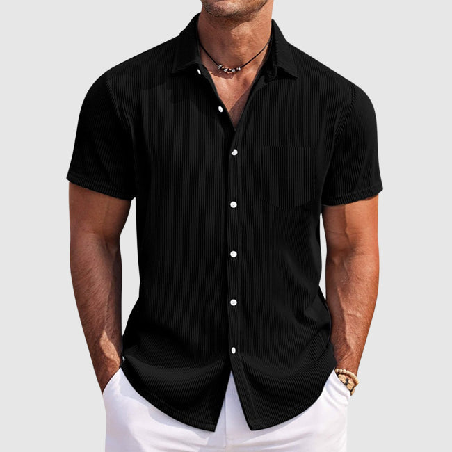 Elegante camisa de rayas para el verano