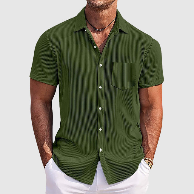 Elegante camisa de rayas para el verano