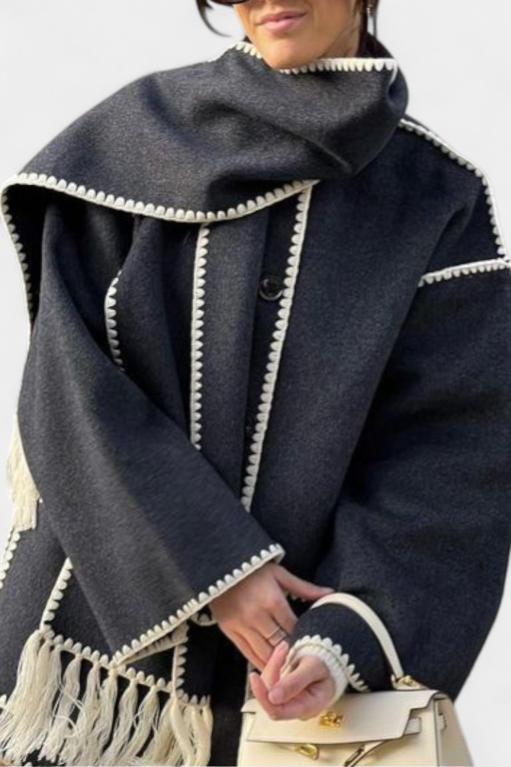 Pauline | Abrigo de Corte Suelto con Bufanda de Flecos Incorporada